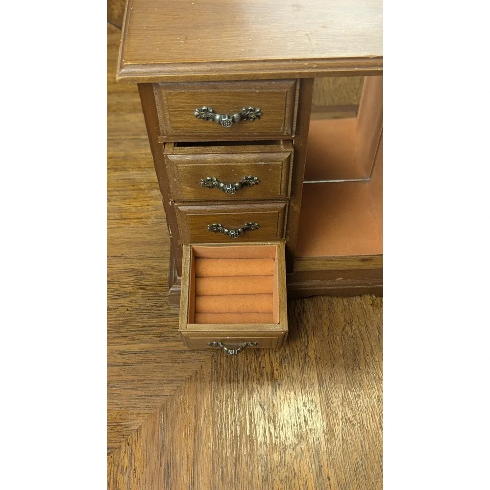 MELE jewelry box vintage